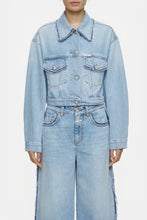 Afbeelding in Gallery-weergave laden, Closed Boxy Denim Jacket C97173-18S-53 Col LBL Light Blue
