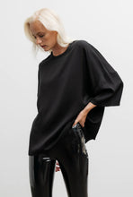 Afbeelding in Gallery-weergave laden, Ahlvar Gallery Thess Silk Tee  Black
