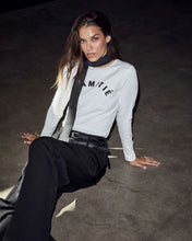 Afbeelding in Gallery-weergave laden, Haute L'Amitié HL10850 Clean LS logo Tee Off-White
