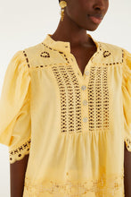 Afbeelding in Gallery-weergave laden, Farm Rio 369889 L0032  YELLOW ROMANTIC RICHELIEU SHORT SLEEVE BLOUSE
