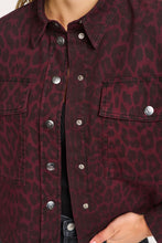 Afbeelding in Gallery-weergave laden, Co&#39;couture LeoCC Denim Crop Shirt Winered 35931 87
