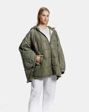 Afbeelding in Gallery-weergave laden, Alter Ego Nova Padded Poncho Mint
