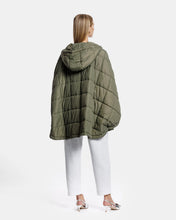 Afbeelding in Gallery-weergave laden, Alter Ego Nova Padded Poncho Mint
