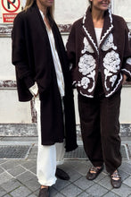 Afbeelding in Gallery-weergave laden, LIYA LY26.Ac.003	scarf lux with fringes	dark chocolate
