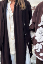 Afbeelding in Gallery-weergave laden, LIYA LY26.Ac.003	scarf lux with fringes	dark chocolate
