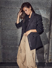 Afbeelding in Gallery-weergave laden, Haute L'Amitié Premiere Waist Fit Blazer Black HL10703
