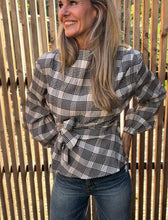 Afbeelding in Gallery-weergave laden, Co'couture 500380 ChandlerCC Check Tie Blouse 10006 Bone
