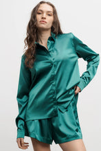 Afbeelding in Gallery-weergave laden, Ahlvar Gallery Aly Satin Shirt 9715 (Color Options)
