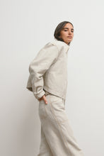 Afbeelding in Gallery-weergave laden, Closed Cropped Zip Jacket 203 Creme C97809-11M-2A
