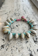 Afbeelding in Gallery-weergave laden, Jewels by SJ Bracelet Shell 49.95
