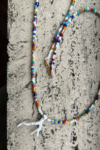 Afbeelding in Gallery-weergave laden, Jewels By SJ Necklace Multi bead White Coral Tranch 59.95
