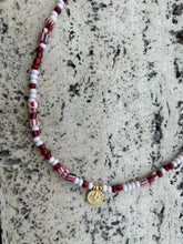 Afbeelding in Gallery-weergave laden, Jewels By SJ Necklace Mult Red Beads and Goldfilled  Coin 39.95
