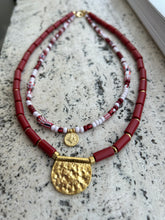 Afbeelding in Gallery-weergave laden, Jewels By SJ Necklace Mult Red Beads and Goldfilled  Coin 39.95
